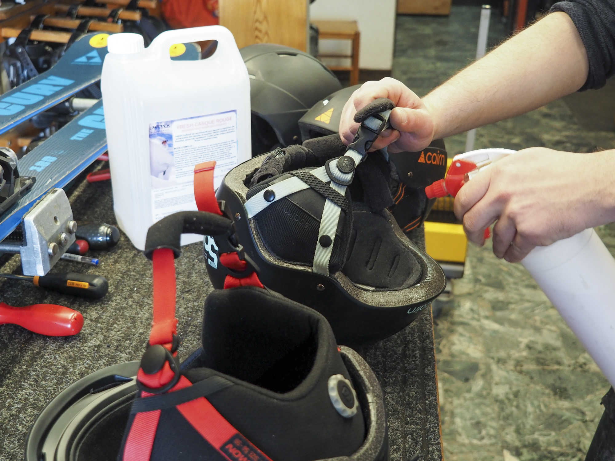 Helmet disinfection with spray