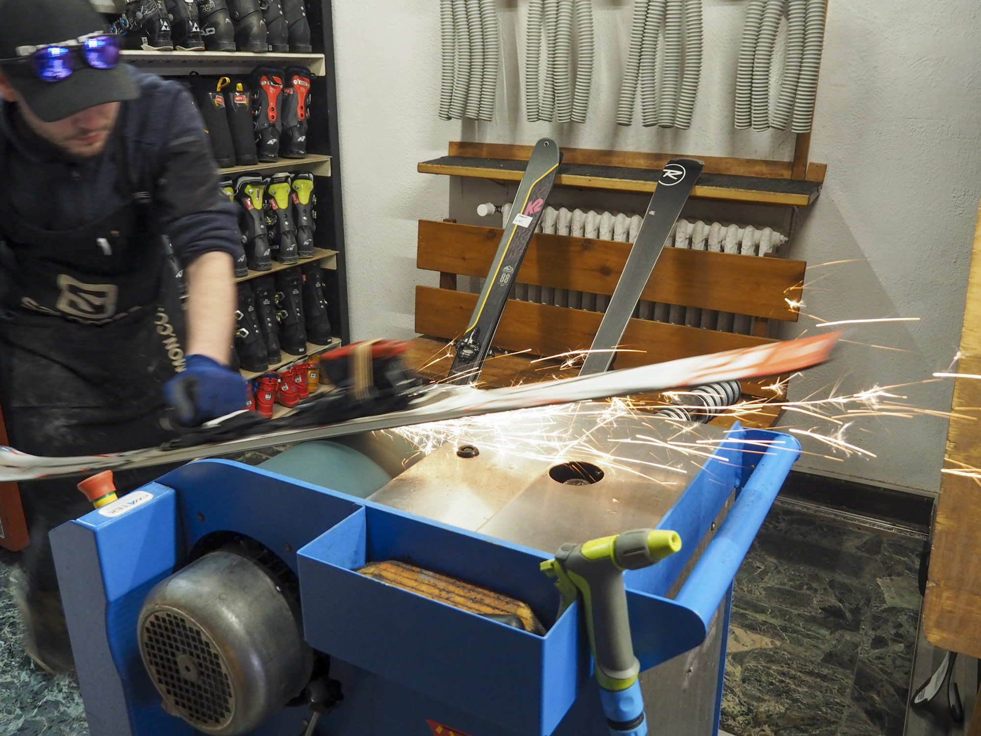 Sharpening edges on a grinder