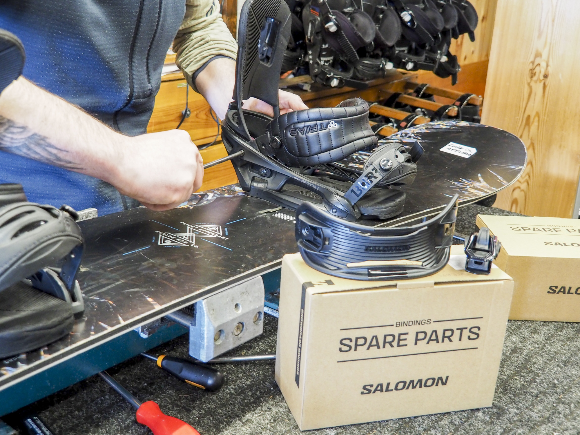 Snowboard binding mounting