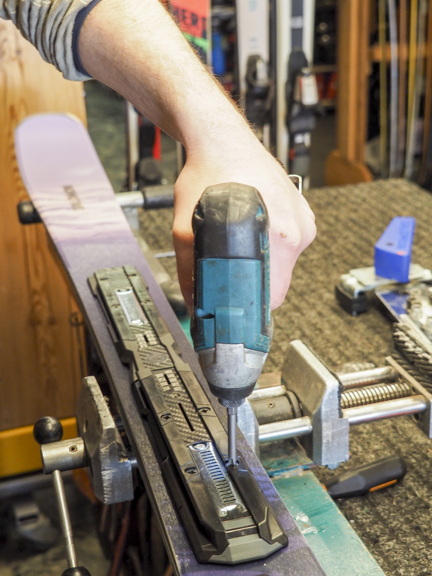 Using a screwdriver for binding